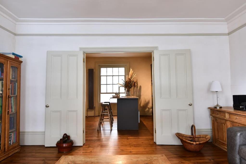 Charming 3 Bedroom Georgian Maisonette Apartment